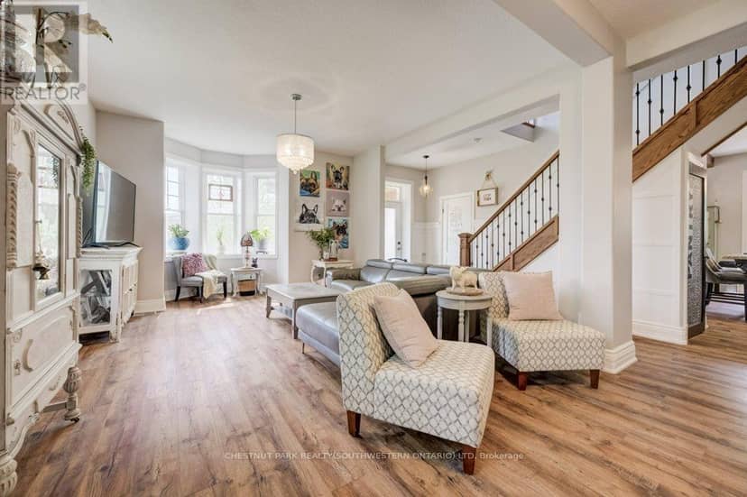 35 Schweitzer Street — photo 8 of 40