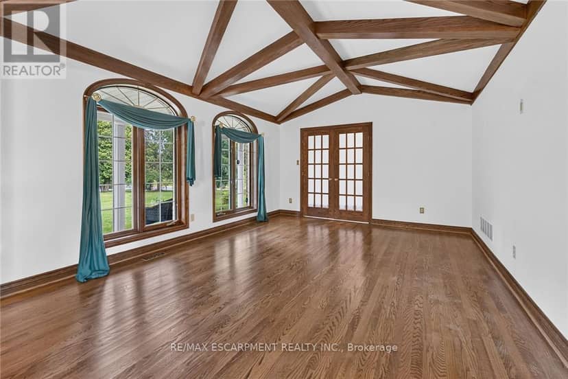 7011 Dickenson Road E — photo 11 of 40