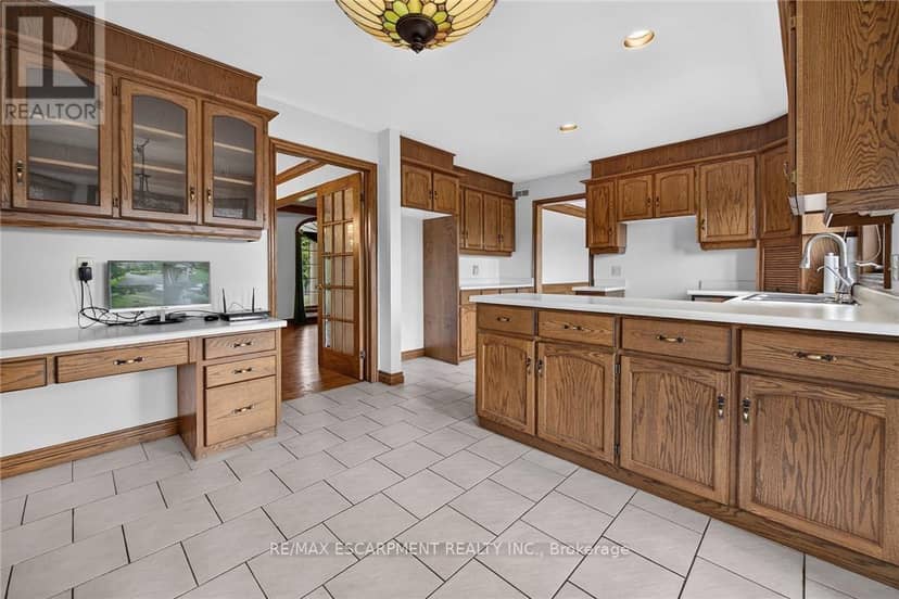 7011 Dickenson Road E — photo 14 of 40