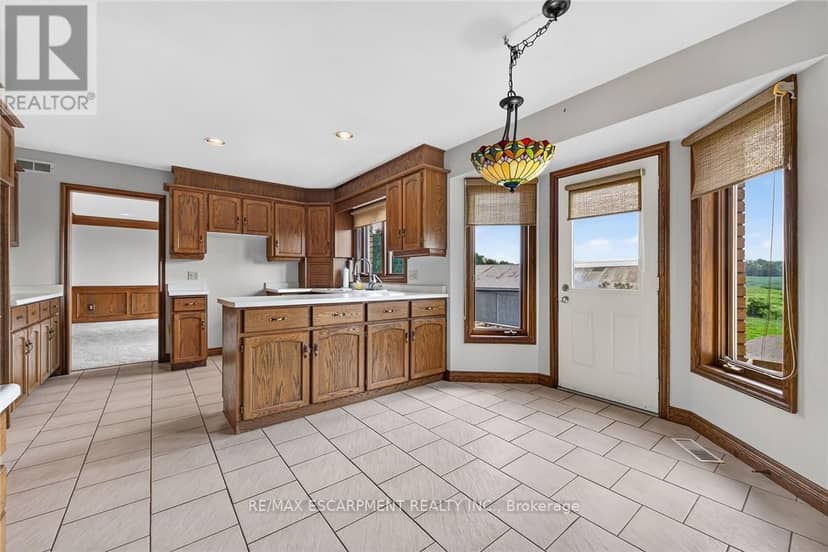 7011 Dickenson Road E — photo 18 of 40
