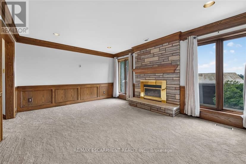 7011 Dickenson Road E — photo 21 of 40