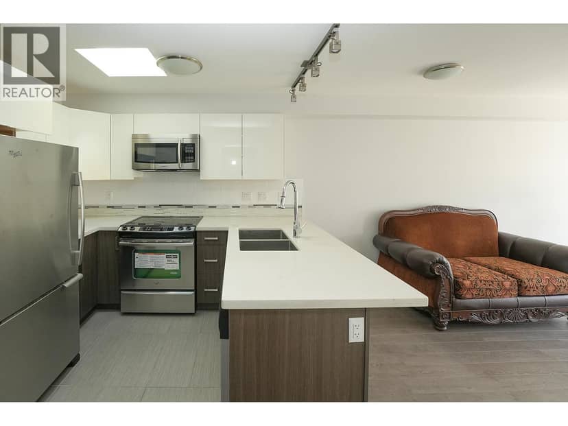 403 2408 E BROADWAY, Vancouver, photo 3