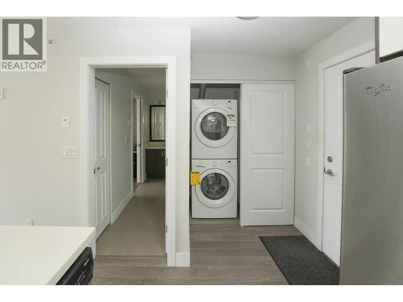 403 2408 E BROADWAY, Vancouver, photo 2