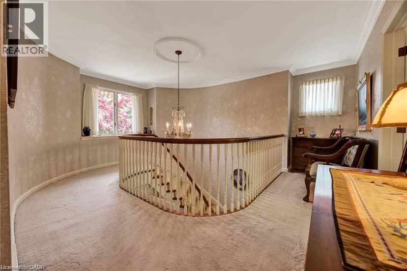 61 HUNTLEY Crescent — photo 24 of 40