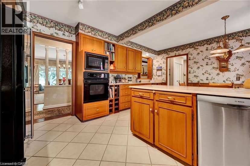 61 HUNTLEY Crescent — photo 12 of 40