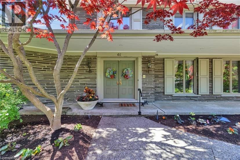 61 HUNTLEY Crescent — photo 6 of 40