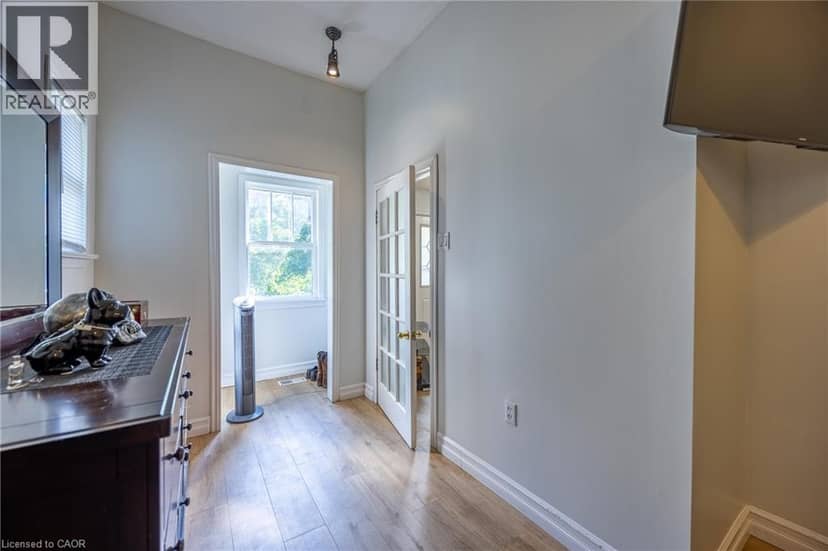 122 QUEEN Street — photo 10 of 19