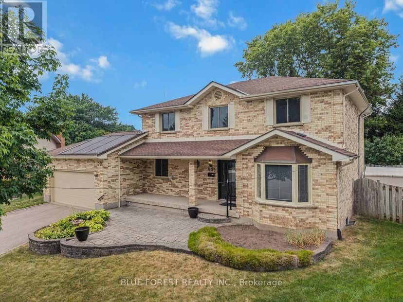 935 Country Club Place, London South, photo 2