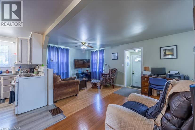 446 EAST Street — photo 3 of 40