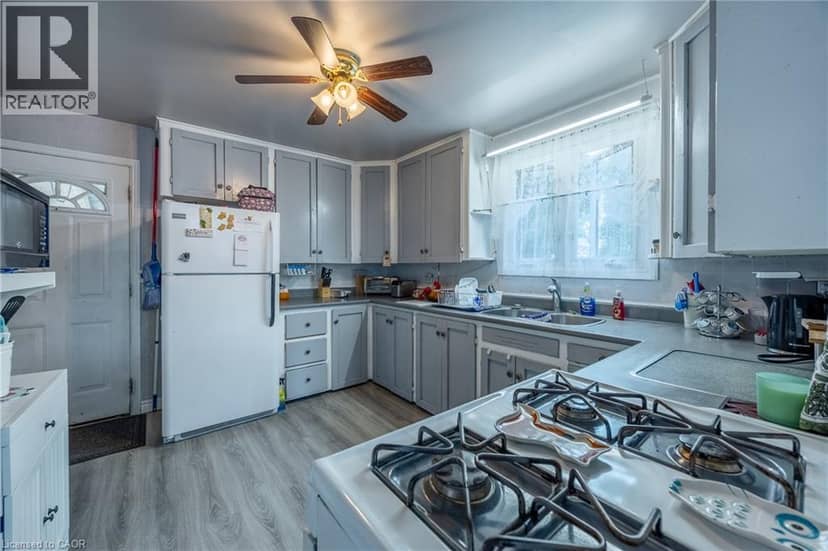 446 EAST Street — photo 7 of 40