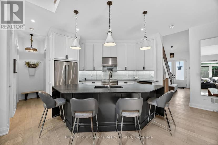 112 Schooners Lane — photo 2 of 40