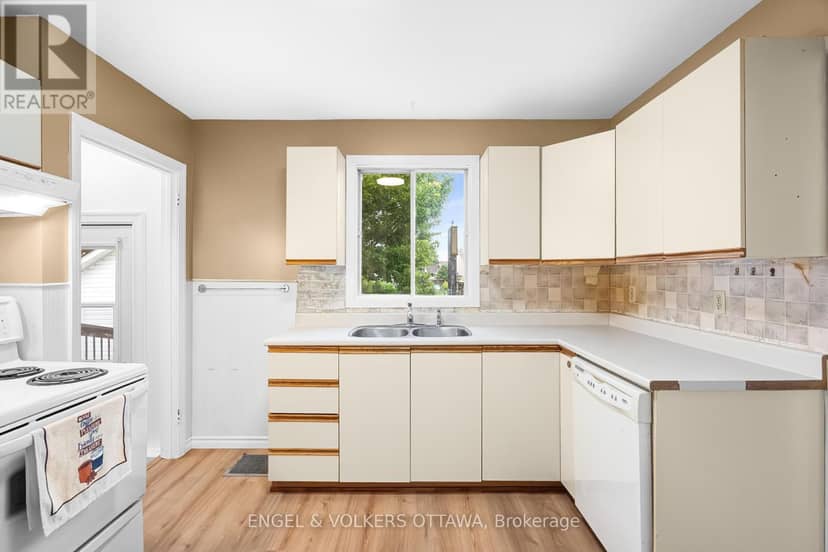 871 Notre Dame Street — photo 18 of 40