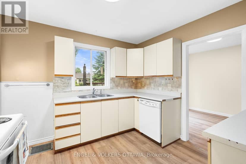 871 Notre Dame Street — photo 19 of 40