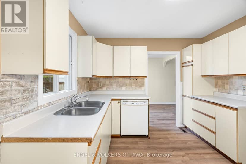 871 Notre Dame Street — photo 21 of 40