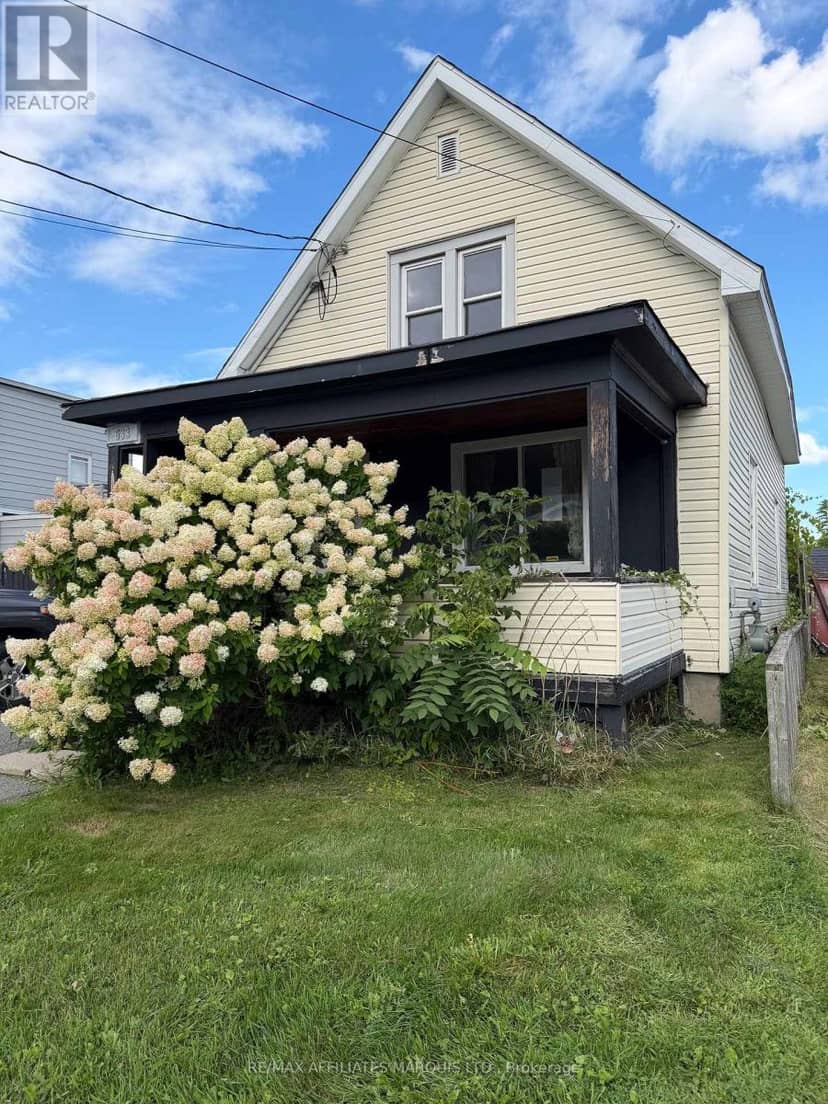 633 Augustus Street S — photo 1 of 8