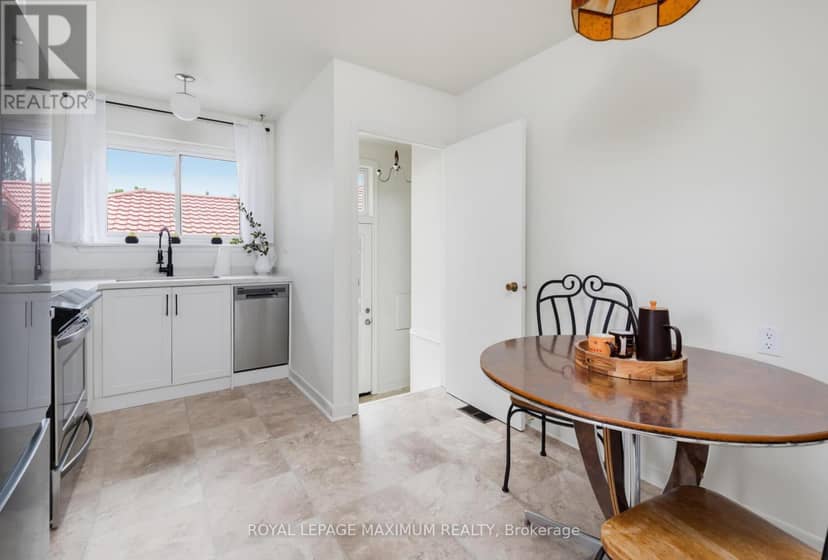 41 Strathavon Drive — photo 11 of 37