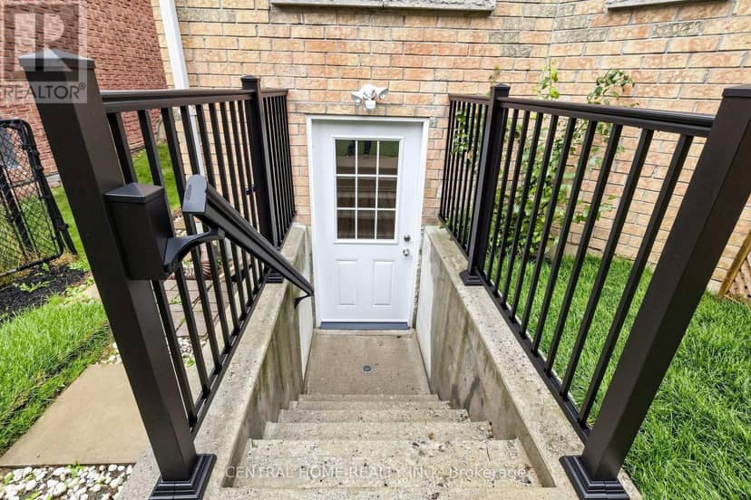 15 Closs Square — photo 37 of 40