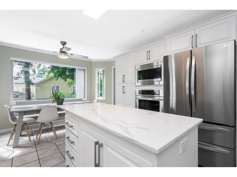 201 14934 THRIFT AVENUE, White Rock, photo 4