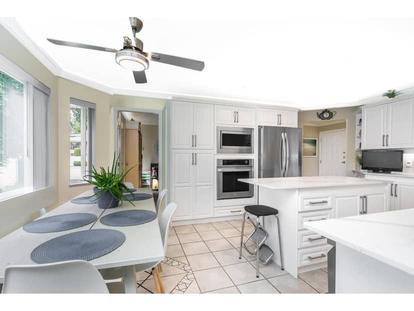 201 14934 THRIFT AVENUE, White Rock, photo 5