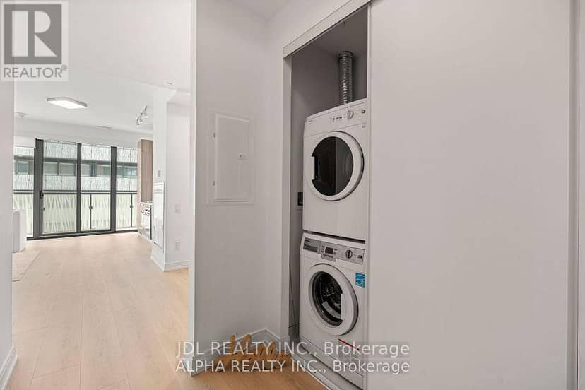 4307 - 50 Charles St East Street — photo 12 of 17