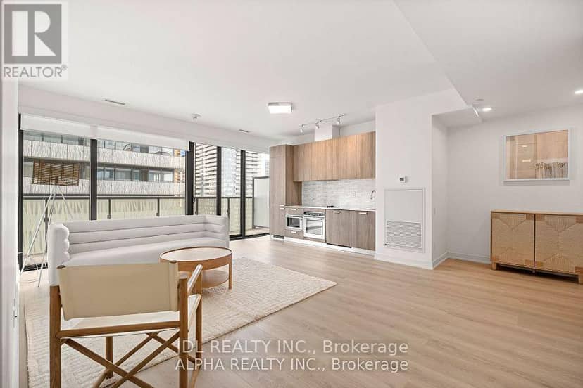 4307 - 50 Charles St East Street — photo 3 of 17