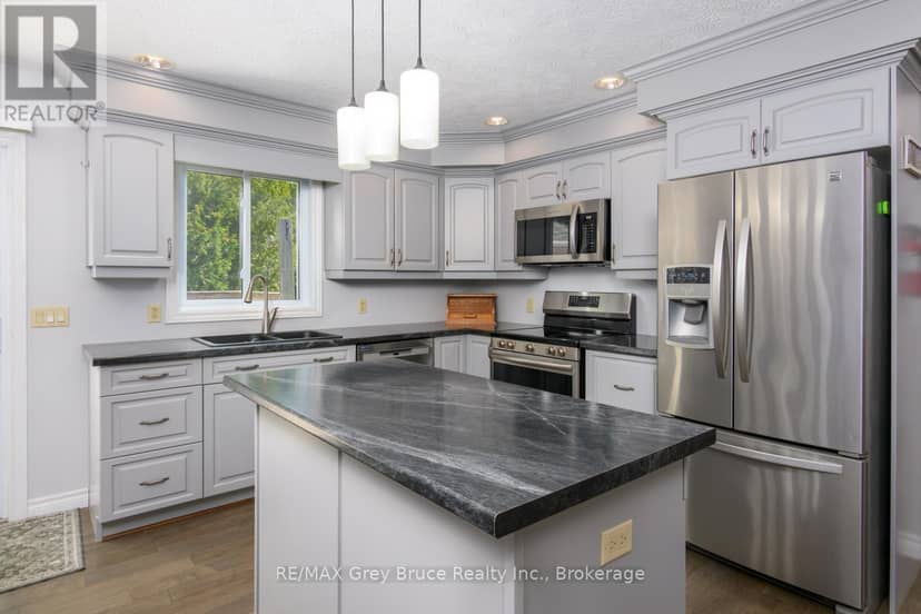 358 Huron Road — photo 11 of 40