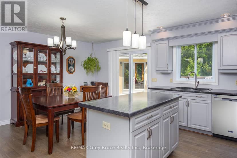 358 Huron Road — photo 12 of 40