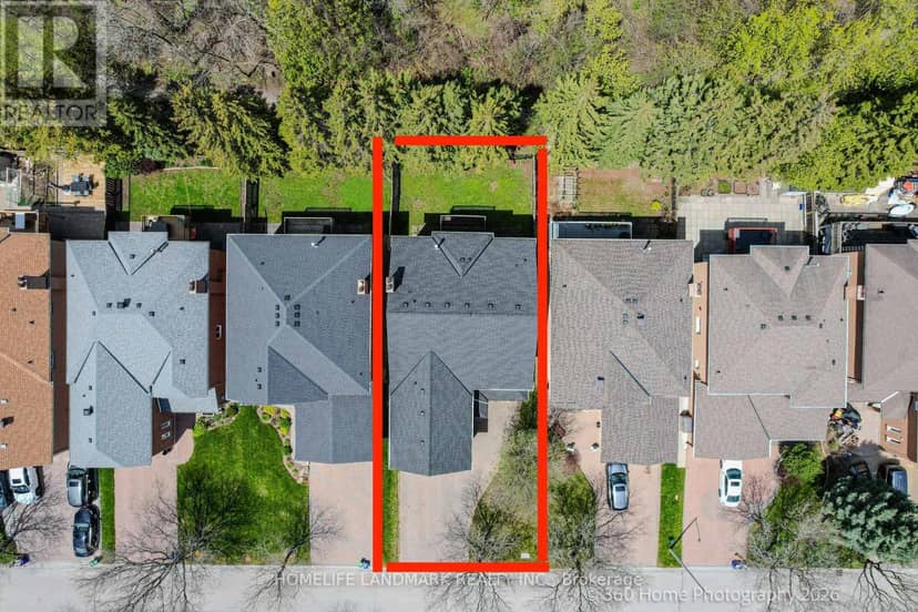 24 Loyal Blue Crescent, Richmond Hill, photo 3