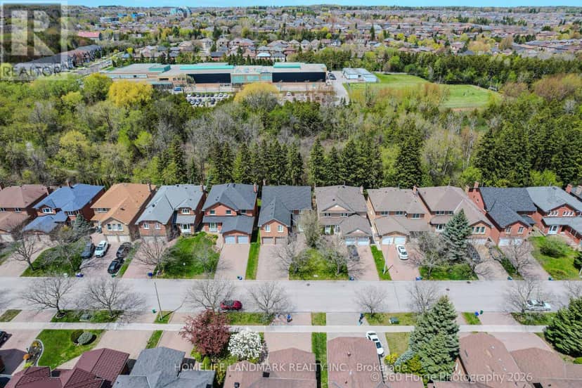 24 Loyal Blue Crescent, Richmond Hill, photo 4