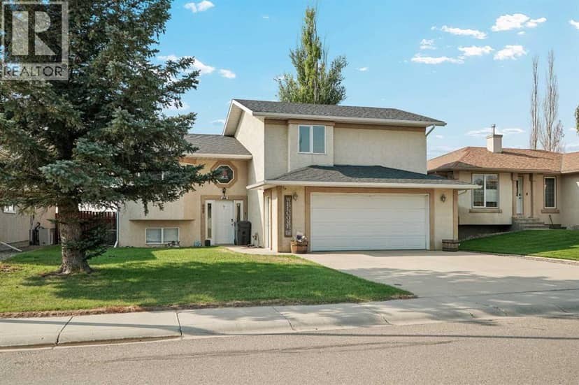 609 Maple Place, Picture Butte, photo 2