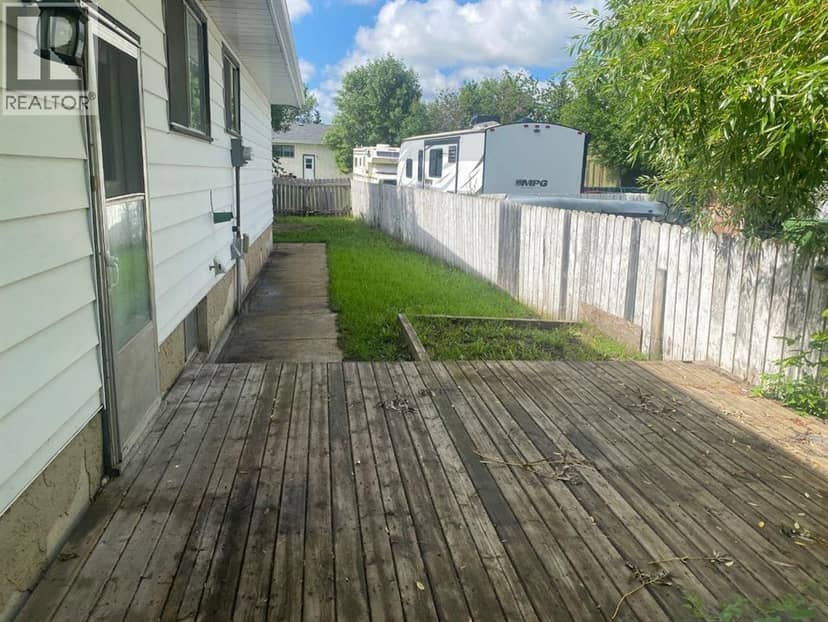 6321-B Enevold Drive, Camrose, photo 3