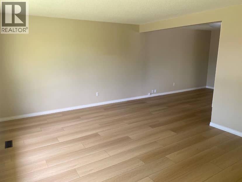 6321-B Enevold Drive, Camrose, photo 6