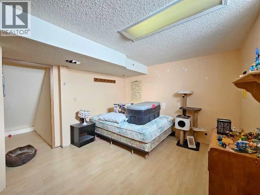 406 8 Street S — photo 12 of 15