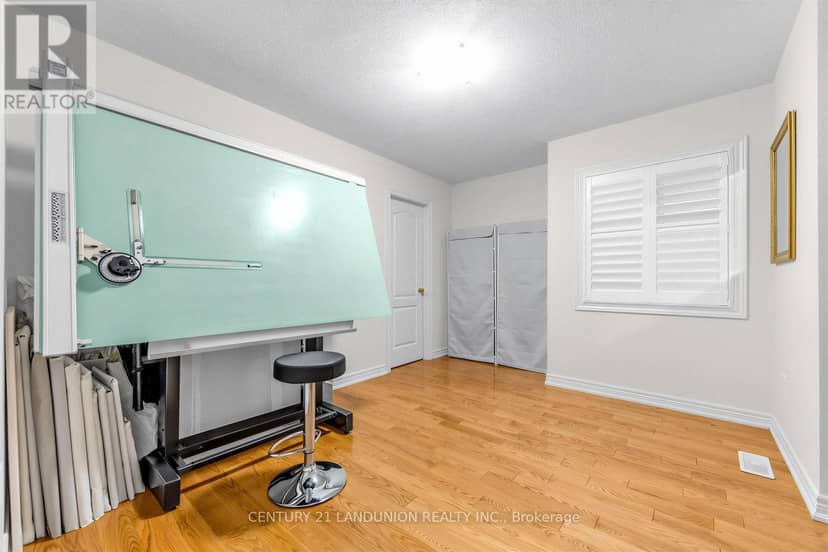 28 Herzberg Gardens — photo 17 of 40