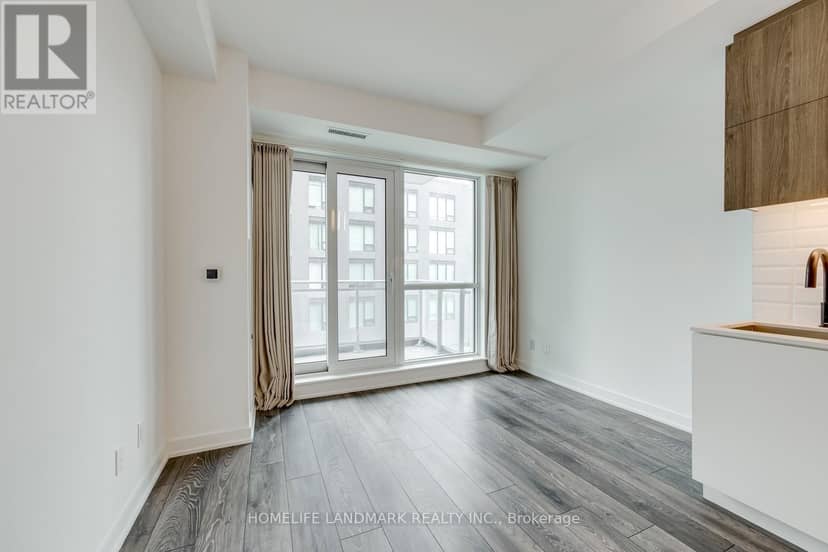 307 - 8888 Yonge Street — photo 17 of 32
