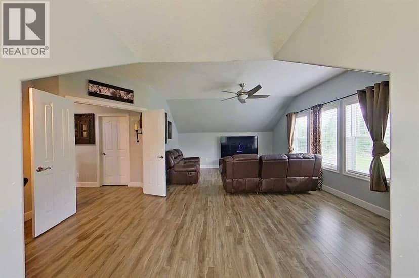 2704 Blueberry Street — photo 12 of 40