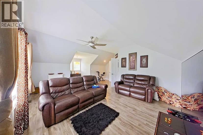 2704 Blueberry Street — photo 14 of 40