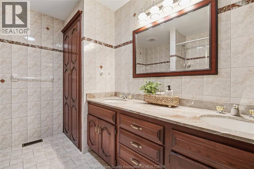 2073 Lesperance ROAD — photo 13 of 40
