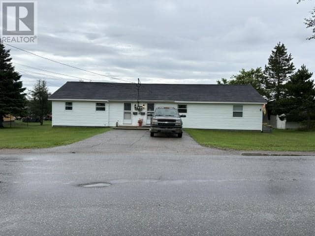42 Hillview Avenue — photo 1 of 28