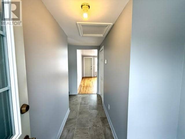 42 Hillview Avenue — photo 12 of 28