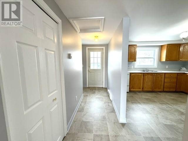 42 Hillview Avenue — photo 13 of 28