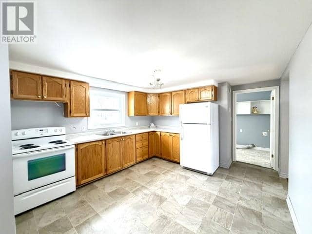 42 Hillview Avenue — photo 18 of 28