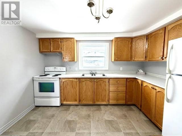 42 Hillview Avenue — photo 19 of 28