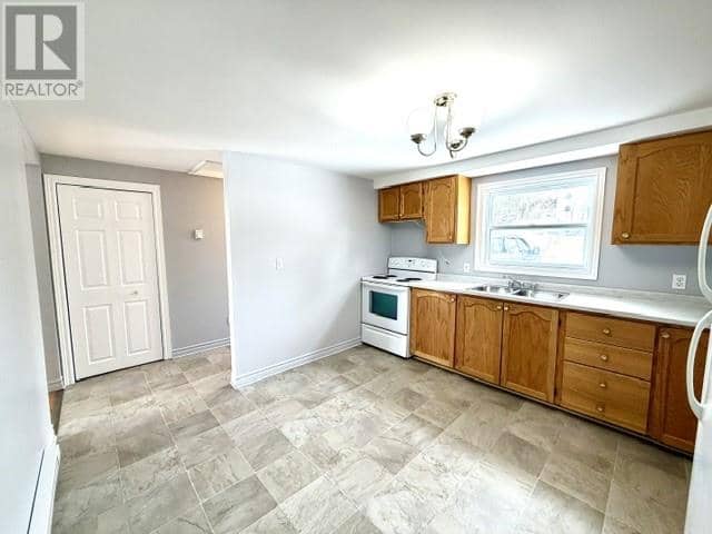 42 Hillview Avenue — photo 21 of 28