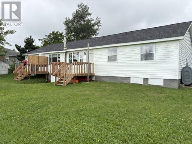 42 Hillview Avenue — photo 3 of 28