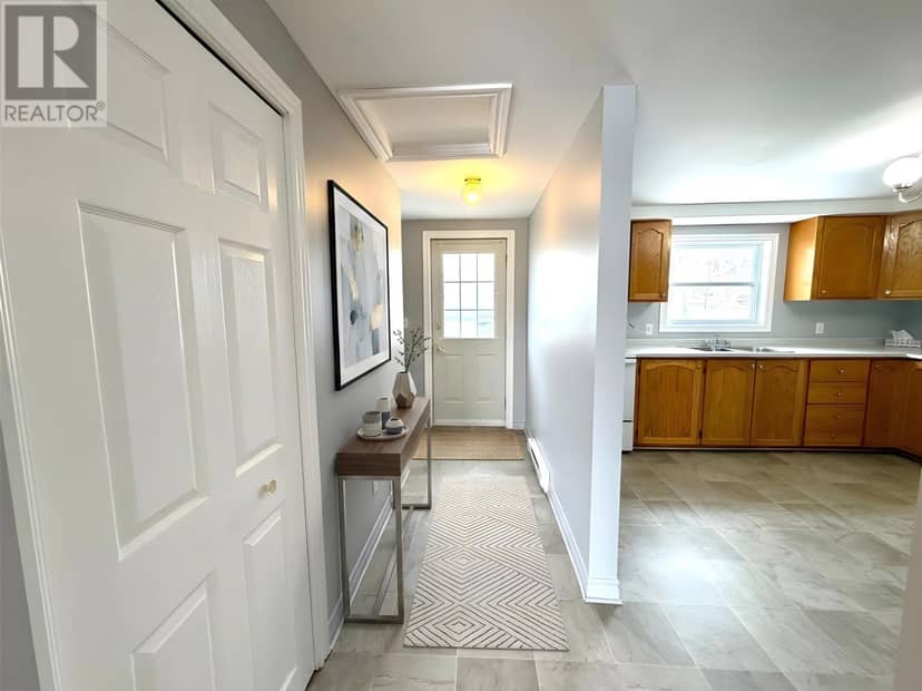 42 Hillview Avenue — photo 5 of 28