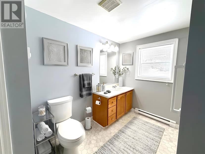 42 Hillview Avenue — photo 9 of 28
