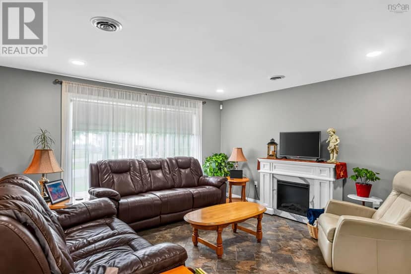 1008 Country Club Boulevard — photo 5 of 40