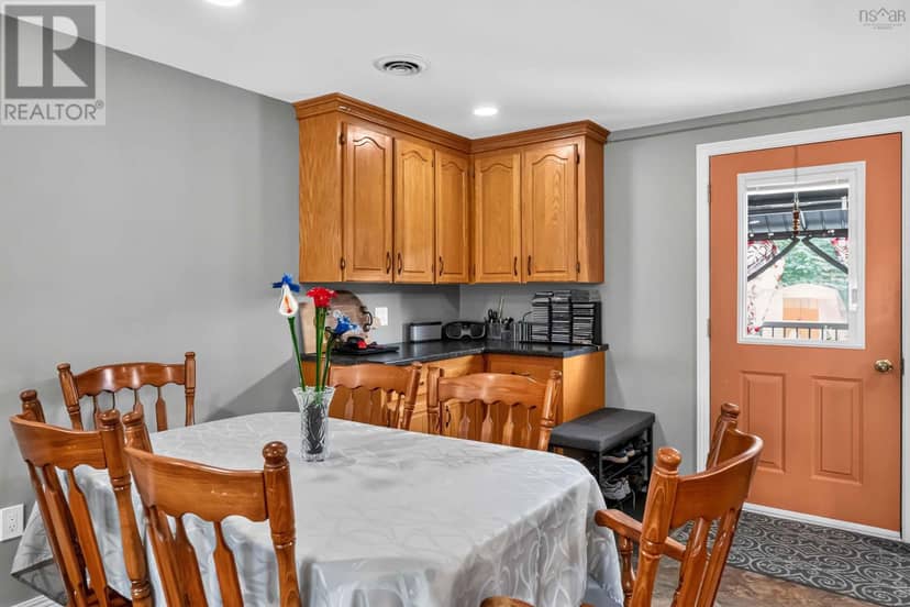 1008 Country Club Boulevard — photo 8 of 40