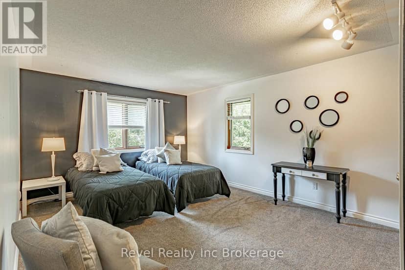 24 McNab Street — photo 21 of 40